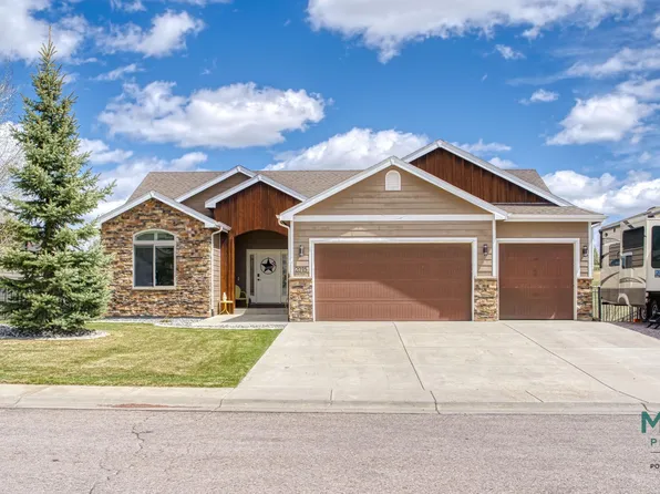 2015 Summerfield Ln, Gillette, WY 82718