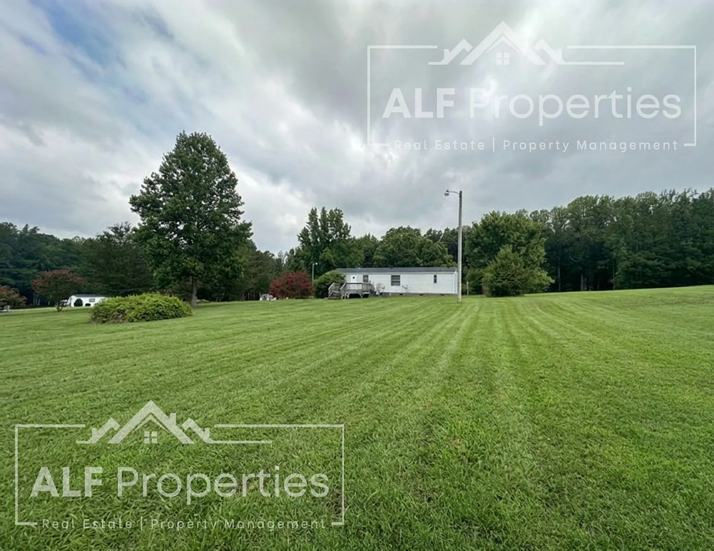 Spacious 3-Bedroom Home on Nearly an Acre 157 Autumn Lane — Photo 2