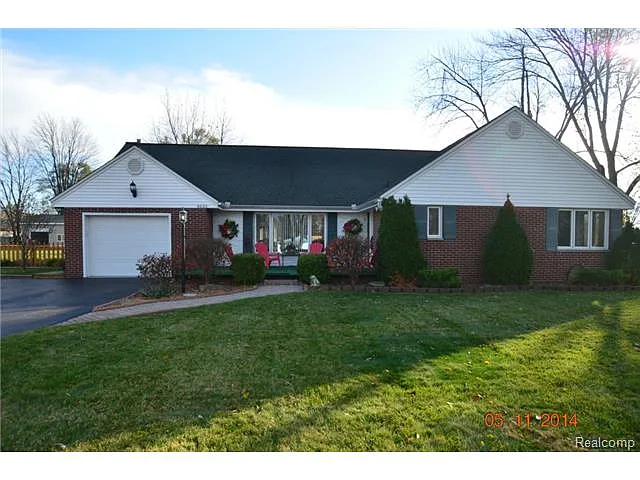 4635 Meigs Ave photo 1
