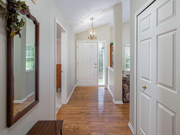 4th image of 1738 Wentworth Dr