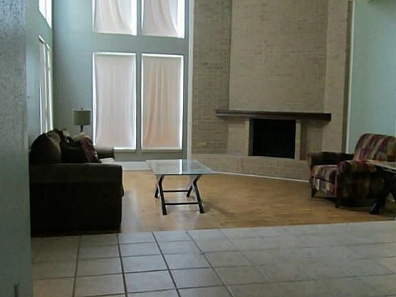 3rd image of 8225 Wednesbury Ln