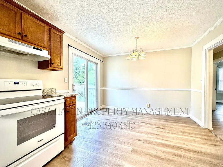 320 Clark St — Photo 6