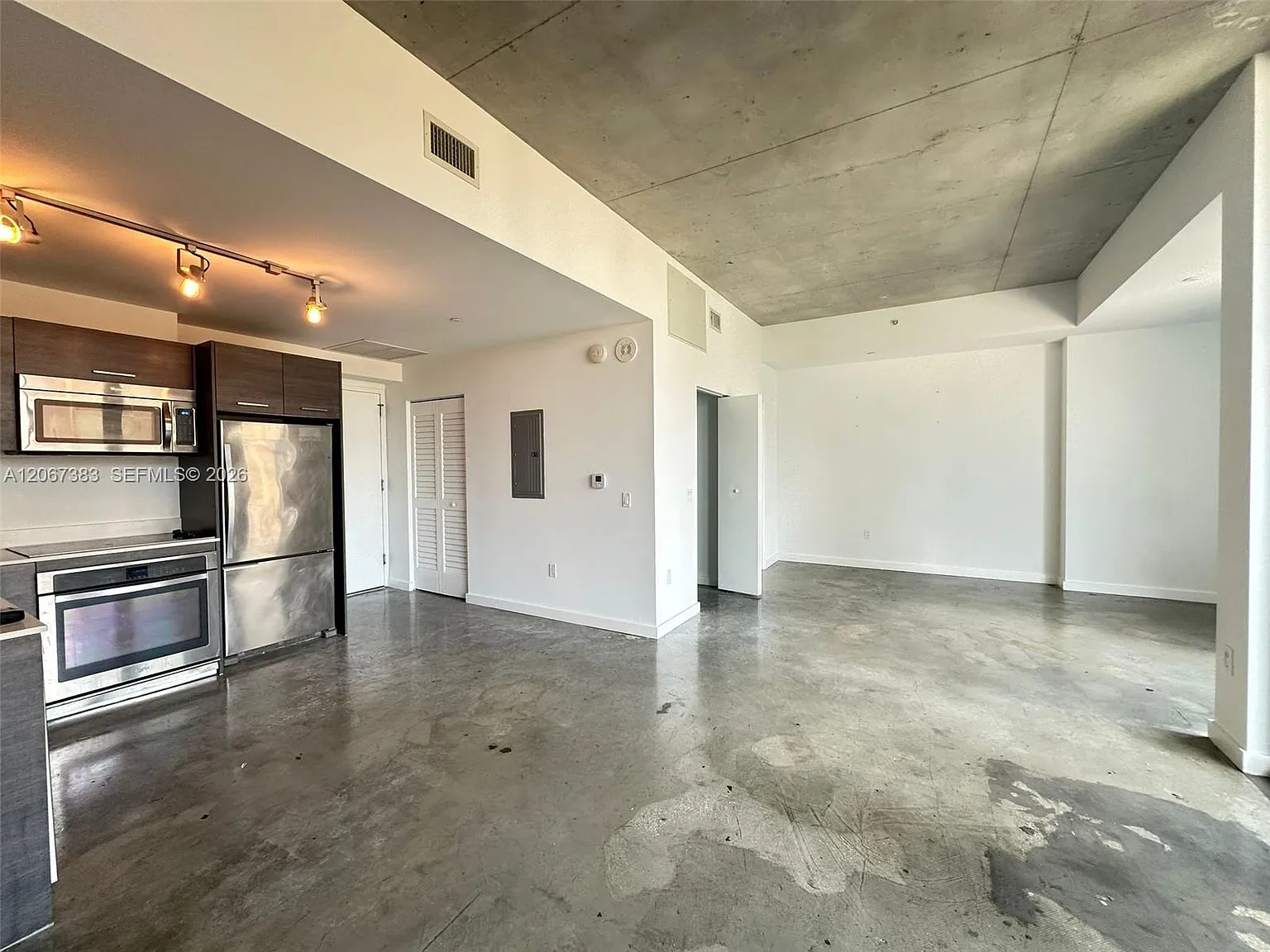 Centro Condo — Photo 1