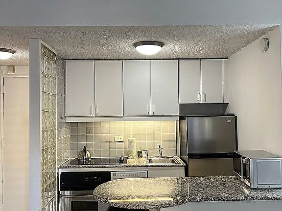 5th image of 150 W 51st St #1126