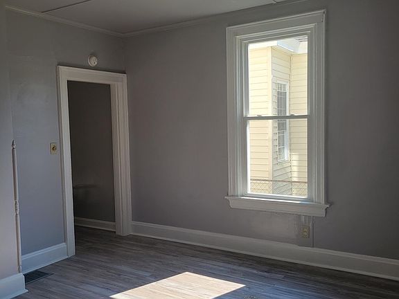2nd image of 1115 Vine St