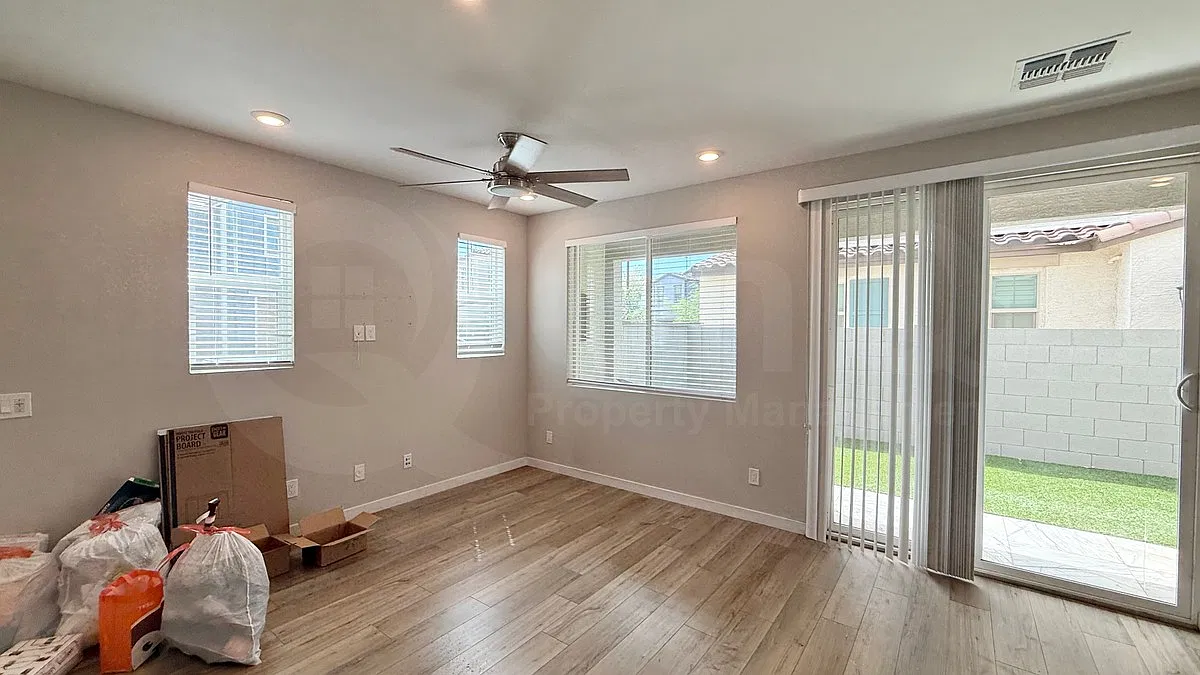 4 bed, 3.0 bath, 1947 sqft, $2,500 — Photo 4