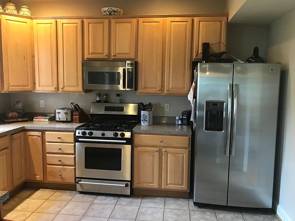 2nd image of 1006 Rolling Meadow Ln