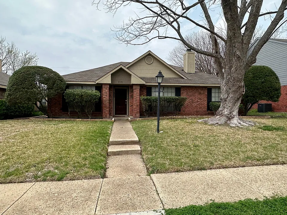 2151 McIntosh Dr