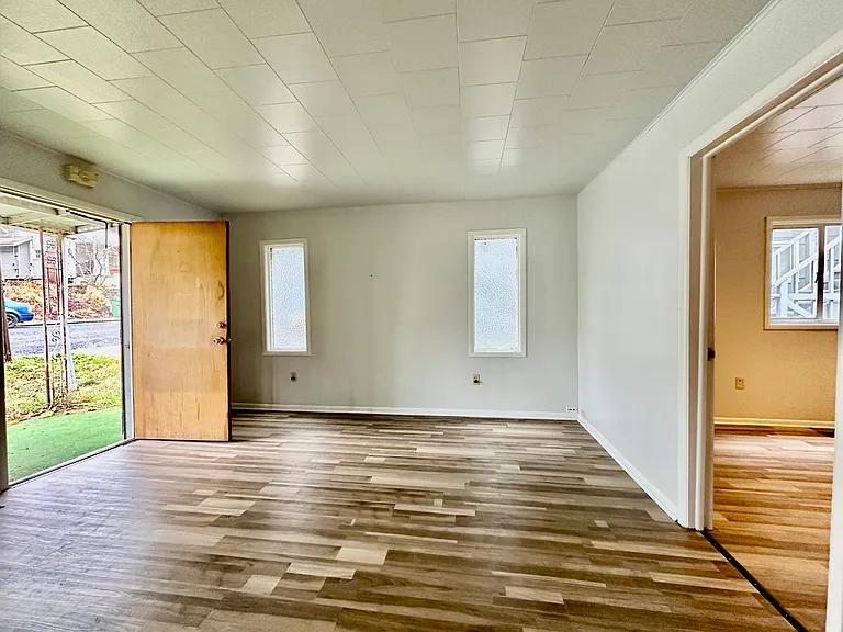 204 S Mill St — Photo 4