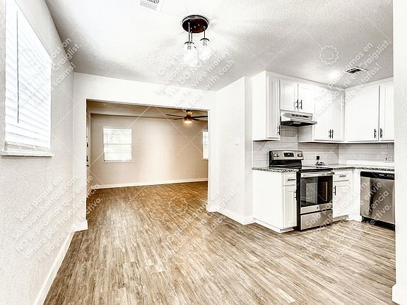 5th image of 406 W Avenue F