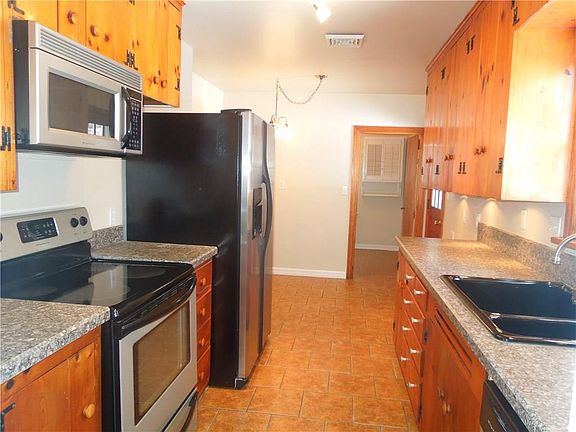 2nd image of 2711 Glenwood Ln