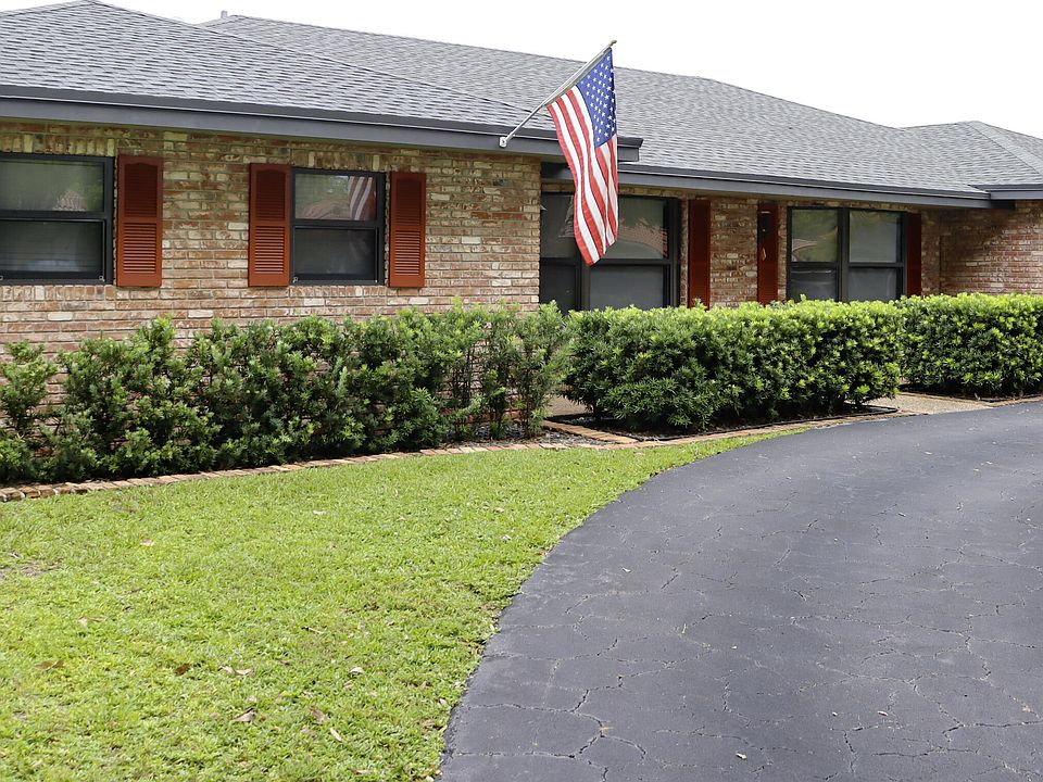 1st image of 820 NW 73rd Terrace