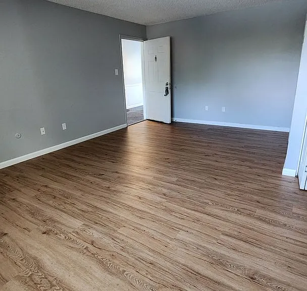 Myers Court — Photo 18
