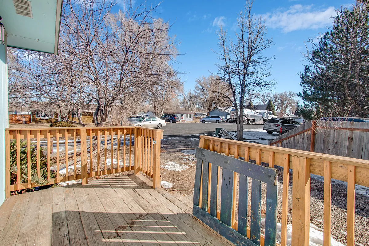 Cute duplex at the end of a culdesac - 3529 Vernon Dr