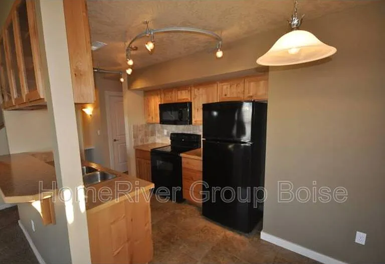 9219 W Brogan Dr — Photo 2