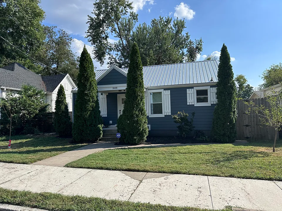 1608 Long Ave