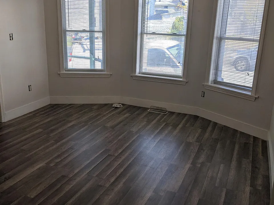 121 Lafayette St #1