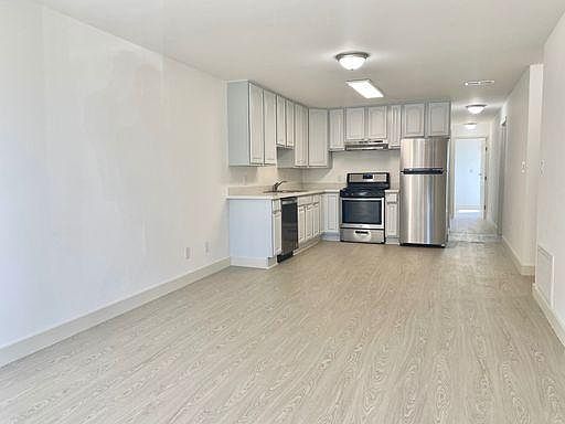 2nd image of 1151 Wisconsin St #B