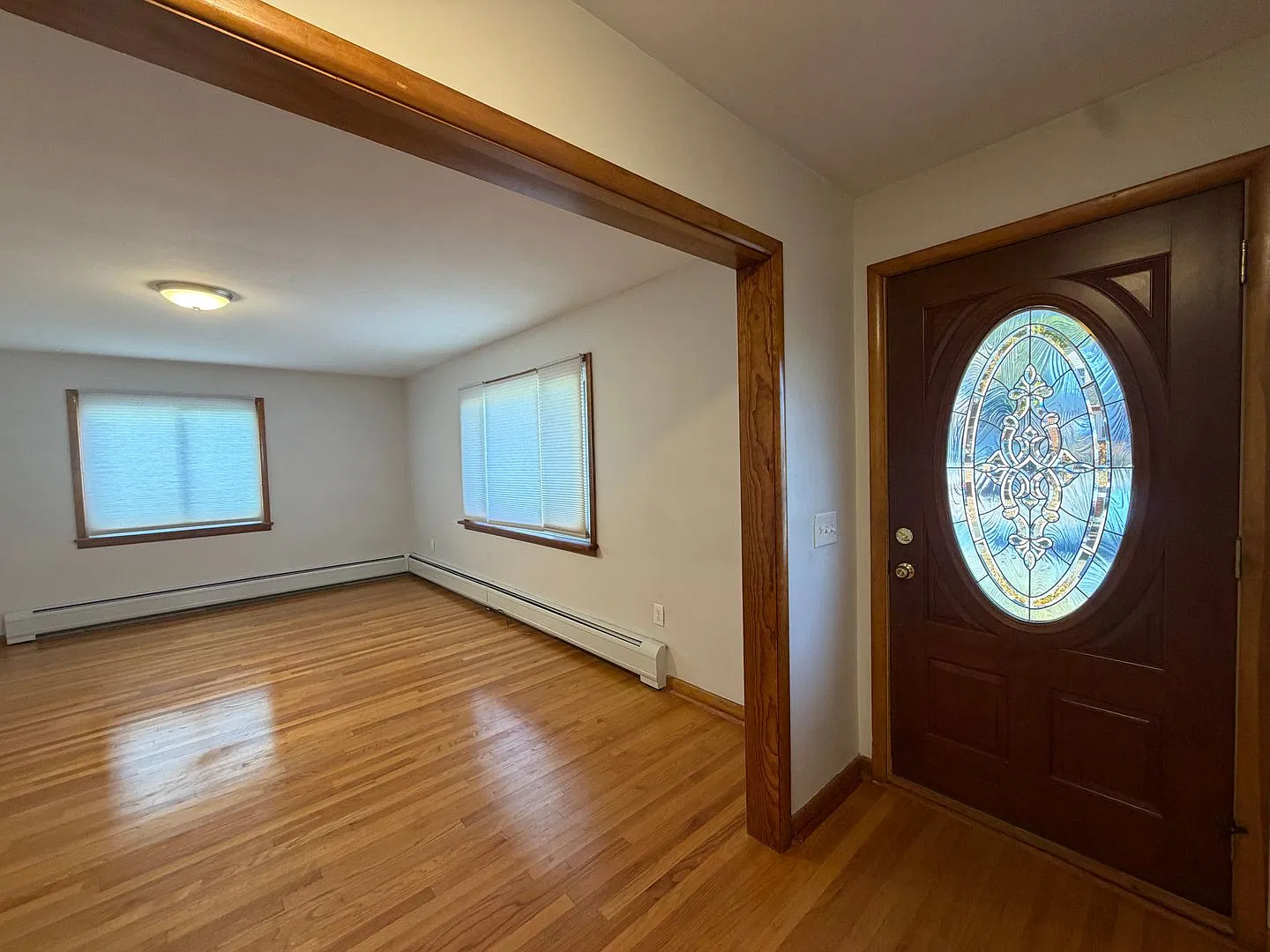 Beautiful 2-Bedroom Single Family Home — Photo 1
