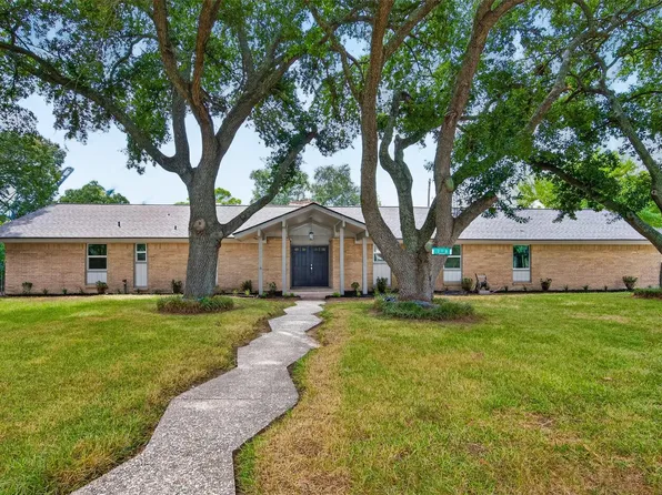 218 Bay Colony Cir, La Porte, TX 77571