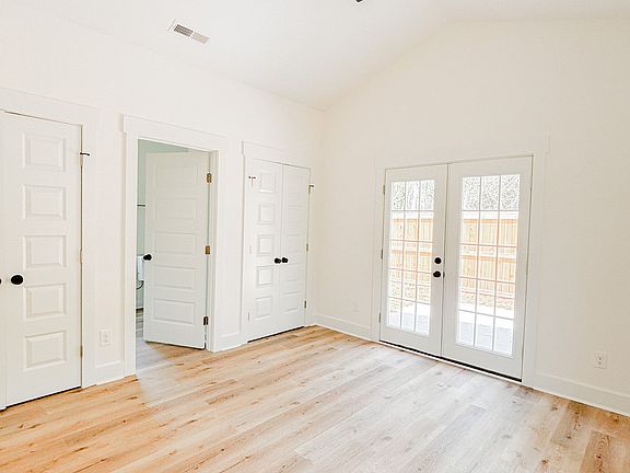5th image of 3907 Park Ave #A