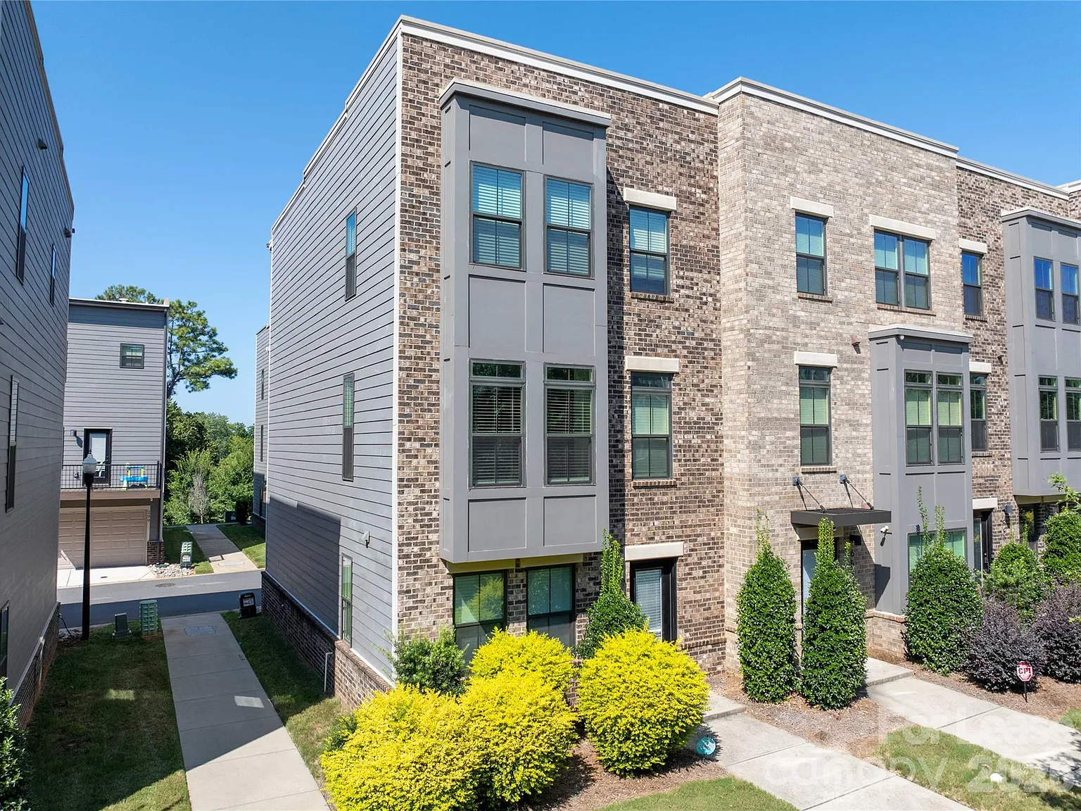 4 bed, 4.0 bath, $4,800 — Photo 1