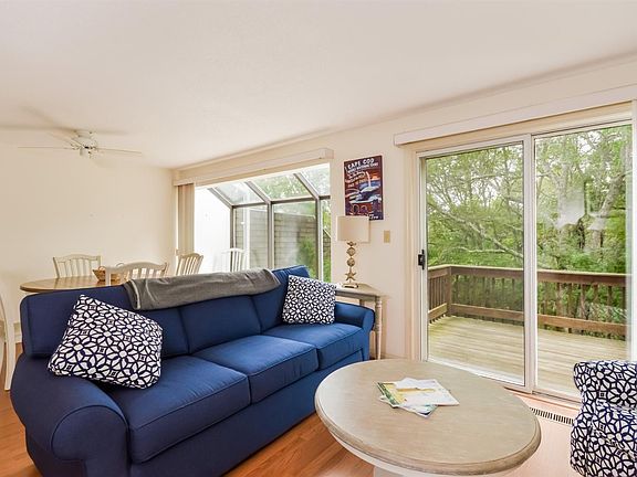 5th image of 16 Harbor Hill Dr