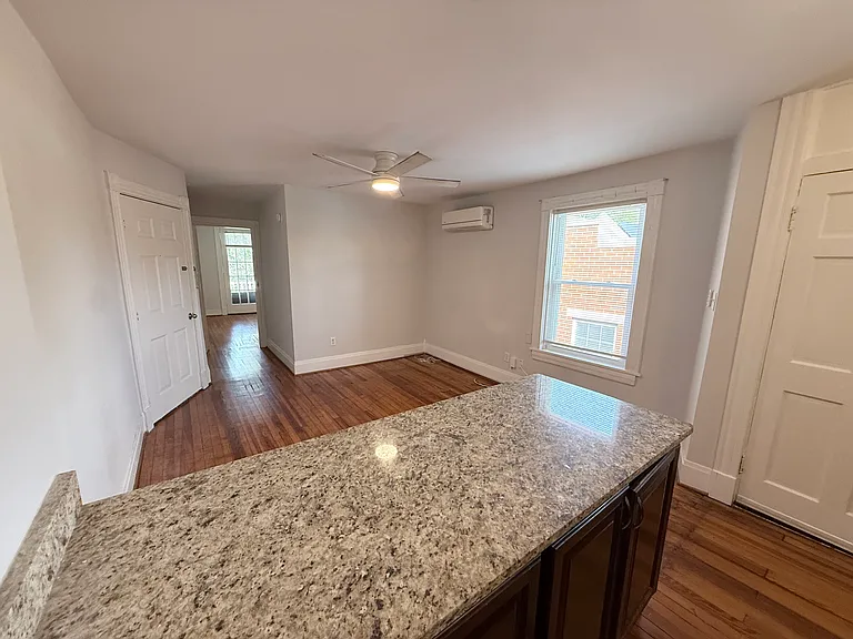 2011 Rosewood Ave #9 — Photo 1