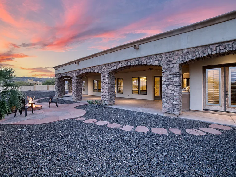 Back patio with fire pit