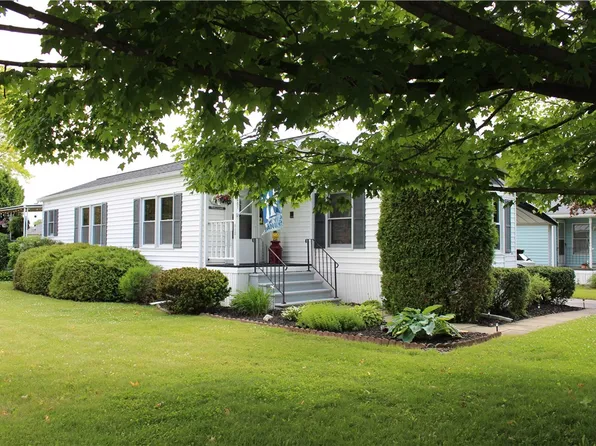 6401 Murphy Dr, Victor, NY 14564