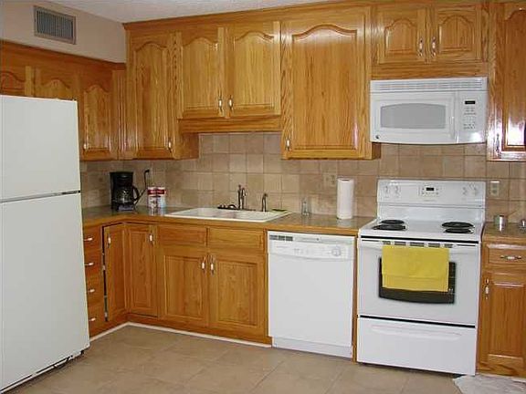 3rd image of 804 Plaza Village Dr