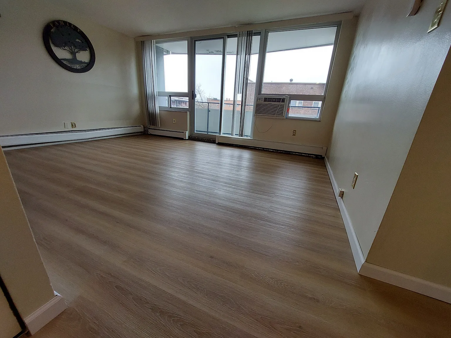 2 bed, 900 sqft, $1,350 — Photo 3