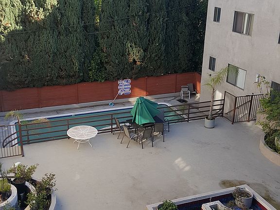 Courtyard Apartment with HUGE Patio, Pool, Jacuzzi, Sunning