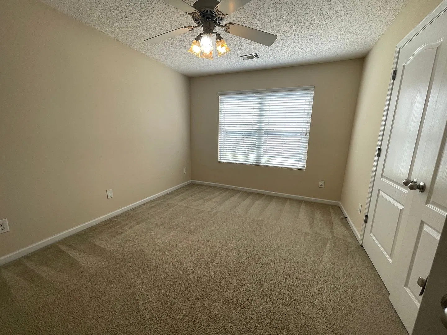 1/2 Off Deposit Special! Bridgewater Home! Pre-Leasing For August 1 2027! — Photo 4