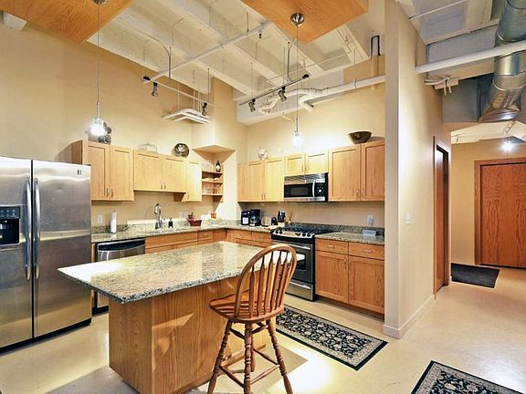 2nd image of 601 Marquette Ave APT 404