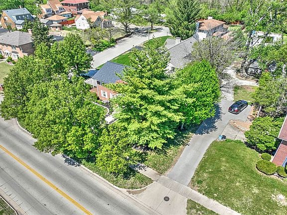 4th image of 2230 W Main St