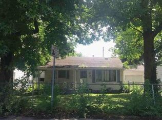 2 Manor Ct, Springfield, IL 62703