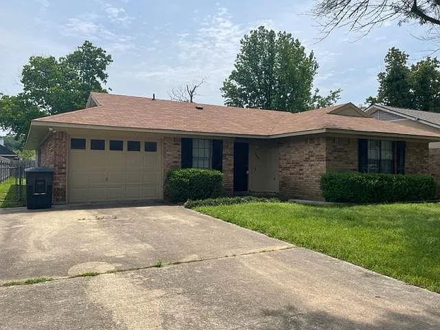 2426 Brookhaven Dr — Photo 2