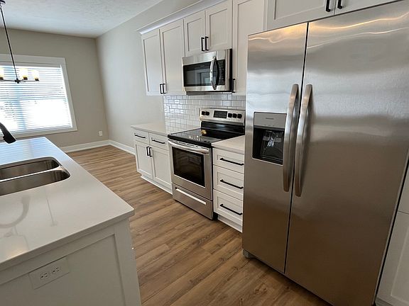 4th image of 3176 Elmwood Centre Dr
