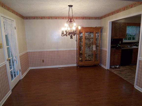 4th image of 208 Delta Pine Ave