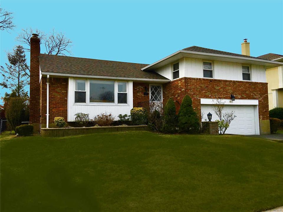 1st image of 913 Stratford Ct
