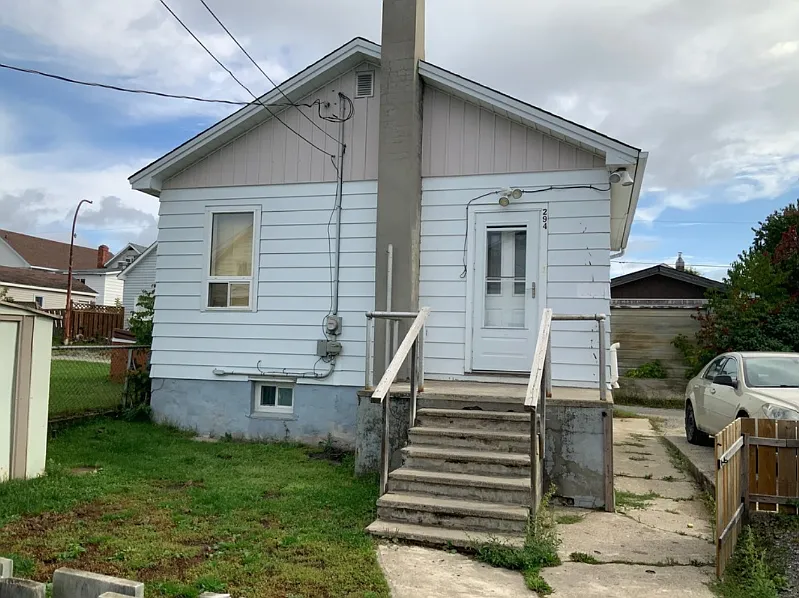 Building Photo - 294 Mountjoy St S