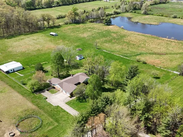 1882 County Road 1030 N, Fairfield, IL 62837