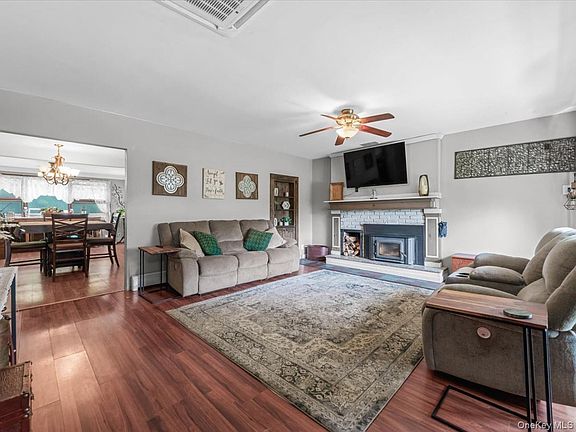3rd image of 223 Locust Drive