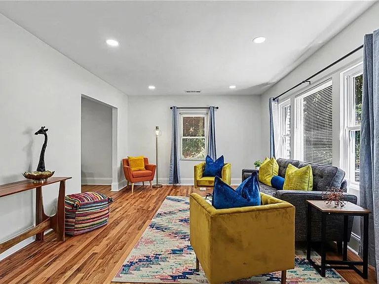 1201 Walker Dr — Photo 2