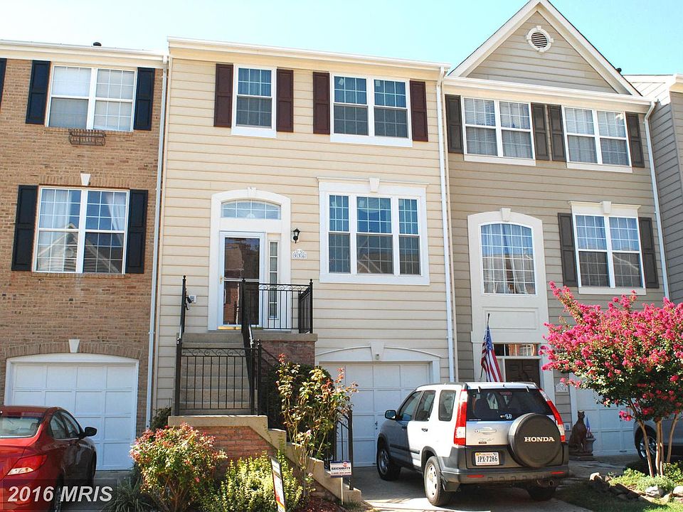 1st image of 936 Herons Run Ln