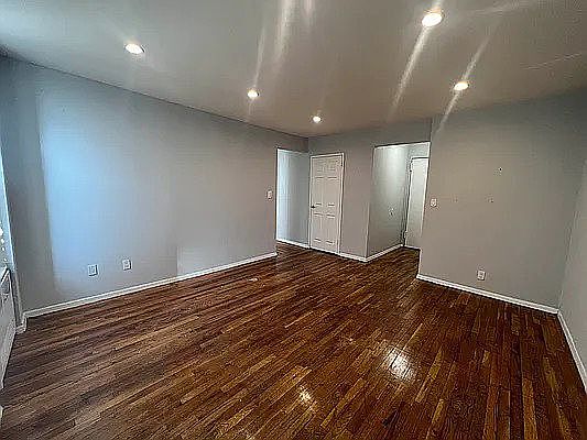 4th image of 946 Bronx Park S #5B