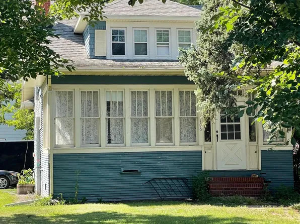 1106 College St N, Fargo, ND 58102