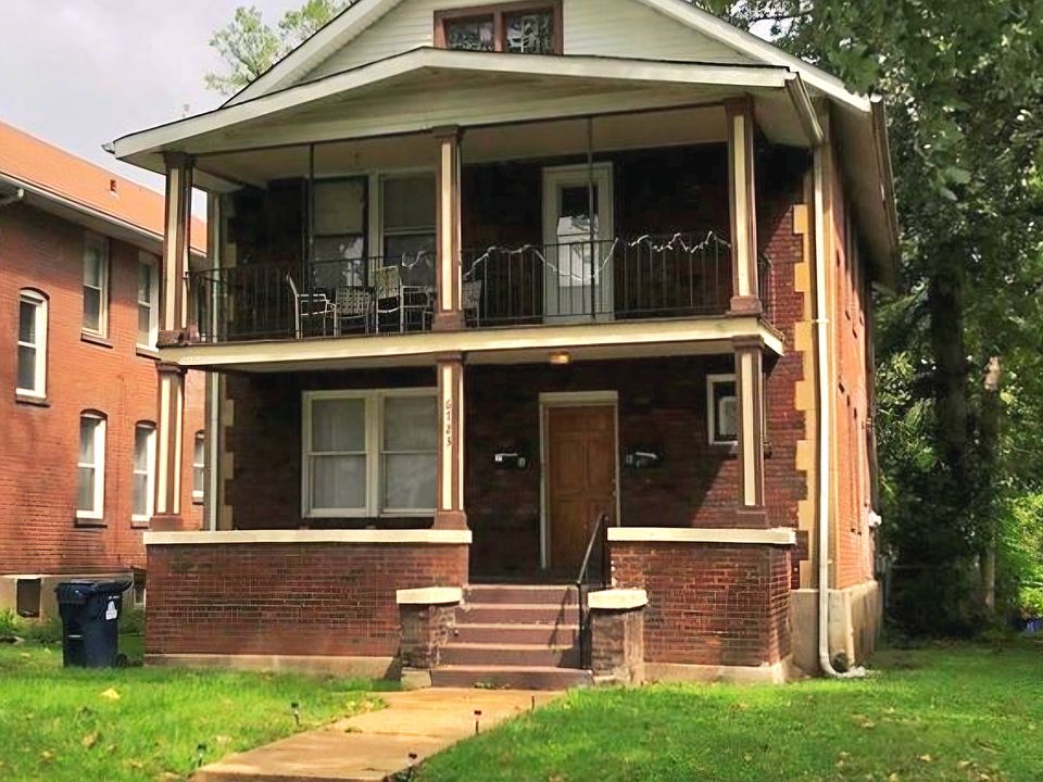 1st Floor front porch and 2nd Floor balcony Street View. Quiet Neighborhood