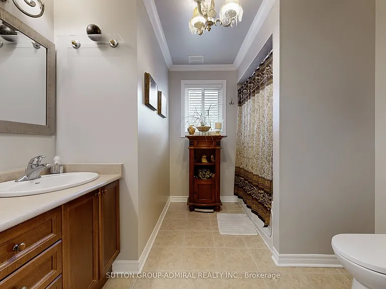 32 Stephanie Ln #UPPER — Photo 36